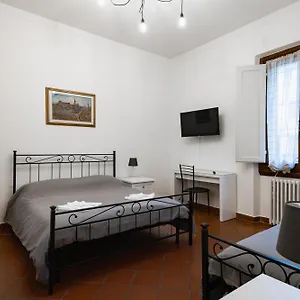 Charming With Exclusive Courtyard In Center Of Appartamento